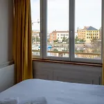 Aux Waterzooi Merveilleux Côté Port Hotel